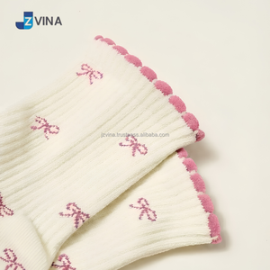 Chaussettes florales mignonnes en gros pour femmes et filles, motif nœud rose, antidérapantes, pour le Pilates et le yoga - Product Image 5