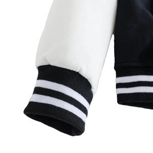 Ensemble de survêtement court sur mesure pour femme, idéal pour les entraînements, le yoga et les tenues décontractées, sweat à capuche court et pantalon confortables pour femme, ensemble 2 pièces - Product Image 4