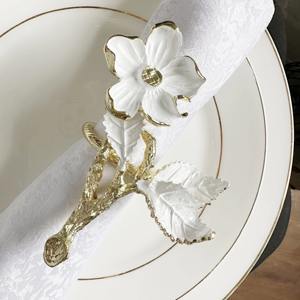 Los más bonitos servilleteros metálicos con diseño floral se pueden usar de forma creativa, sirviendo también como soportes para tarjetas de presentación o pequeños detalles decorativos. - Product Image 6