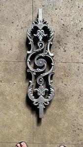 Balustre d'escalier en fer traditionnel, design orné à motifs en spirale, construction durable, garde-corps élégant, style architectural classique intemporel - Product Image 6