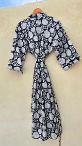 Kimono de luxe en coton imprimé, robe de détente, robe florale, kimono en coton imprimé à la main avec de magnifiques motifs floraux - Product Image 2