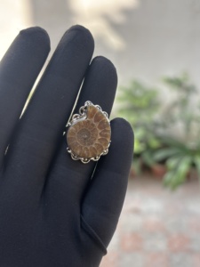 Bague en argent sterling 925 faite à la main avec ammonite fossile et pierres précieuses, plaqué argent naturel, bijou tendance pour cadeau de mariage - Product Image 4