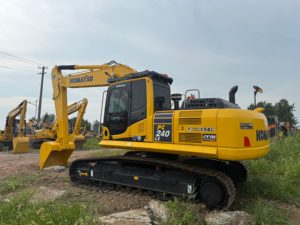 Excavatrice hydraulique sur chenilles Komatsu PC240-8 d'occasion, modèle 2023, prix bas, liquidation, excellentes performances, composants essentiels - Product Image 3