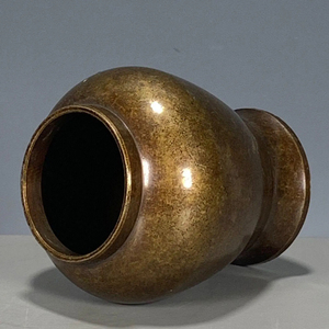 Jarrón de jengibre metálico vintage de alta gama con detalles artesanales, elegante recipiente metálico para suministros con estilo y sofisticación. - Product Image 3
