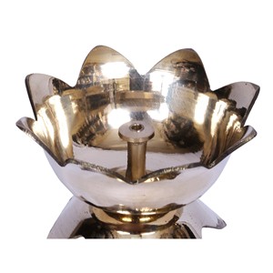 Hecho a mano 4 pulgadas latón en forma de loto Diya precio por par indio decoración del hogar artículo - Product Image 2