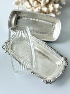 Platón para Mantequilla Crosby Plateado con Base de Vidrio - Product Image 2