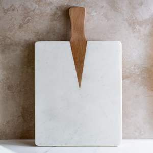 Tabla de cortar de mármol y madera de alta resistencia para cortar carne, verduras y frutas con un acabado duradero y de larga duración. - Product Image 5