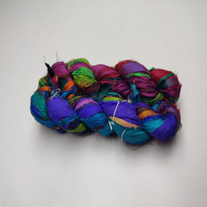 Hilo de Seda Reciclado Latifi con Rayas de Tela para Tejer a Mano, Bordar y Coser - Fuerte, Suave, Brillante y Liso - Product Image 1