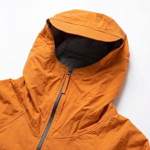 Sudadera Anorak Naranja al por Mayor |   Sudadera Técnica con Capucha, Cierre Asimétrico y Bolsillo en el Pecho |   Ropa de Calle/Aire Libre OEM - Product Image 3