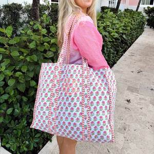 Sac fourre-tout matelassé en coton rose pâle, imprimé floral fait main, grands sacs à bandoulière, sac fourre-tout réversible en coton pour la plage et les voyages, vente en gros - Product Image 6