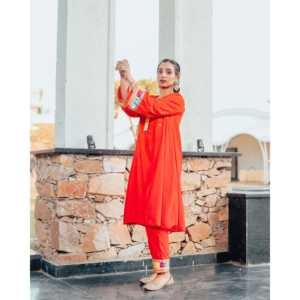 Conjunto de Traje Elegante de Satén Transpirable con Bordado Naranja de Nargees, Talla XS, para la Temporada de Primavera - Product Image 6