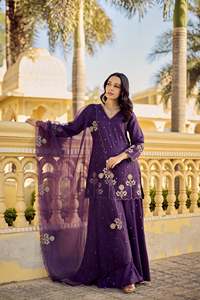 Traje Tradicional Indio para Mujer, Salwar Kameez de Seda Chanderi Morada con Bordado Floral, Conjunto Kurta - Product Image 3