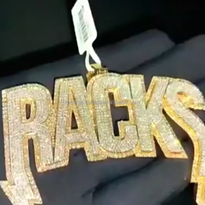 Colgante Hip Hop de Oro Amarillo de 14k con Baño de Plata y Diamantes Cultivados en Laboratorio con Corte Baguette, Personalizable con Nombre, Certificado IGI - Product Image 1