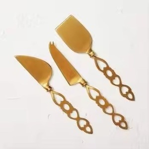 Juego de cuchillos para queso con mangos de madera y hojas metálicas para tabla de charcutería, diseño duradero, solo lavar a mano. - Product Image 3