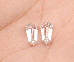 Par de Diamantes Cultivados en Laboratorio con Corte Escudo de 1.50 Ct, EF VVS-VS, Certificados por IGI, Corte Único de Alta Calidad, Modelo OM GEMS OM82122 - Product Image 6