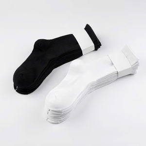 Calcetines Deportivos Unisex de Algodón Blanco y Negro, 90% Algodón, 10% Elastano, Antideslizantes, de Otoño, Tejidos, Casuales y Elegantes - Product Image 1