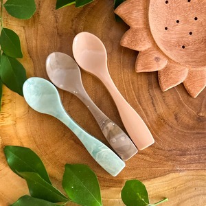 Cuchara de servir de resina elegante y con estilo, diseño elegante, ecológica, duradera y con un toque de lujo, para servir ensaladas y alimentos. - Product Image 3