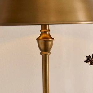 Lampe de table en métal Regal Spire avec abat-jour conique en fer, base sur pied robuste, éclairage d'ambiance chaleureux pour intérieurs élégants - Product Image 4