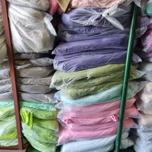 Fabriqué en Corée, tissu en coton peigné 100 %, maille tricotée, poids moyen, extensible, doux, de haute qualité, uni, teint, pour vêtements et robes. - Product Image 3