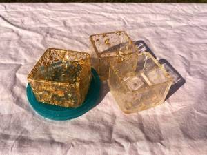 Ensemble de porte-bougies en résine et en bois faits à la main pour une décoration de luxe, contenants décoratifs pour bougies pour la maison, l'hôtel et le marché de gros - Product Image 2