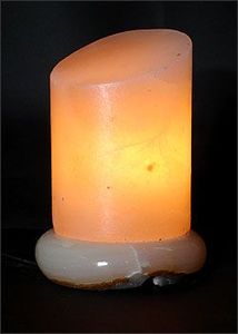 Lampe au sel rose de l'Himalaya en forme de cylindre en bambou forme solide raffinée du fabricant pakistanais emballée dans un sac - Product Image 2