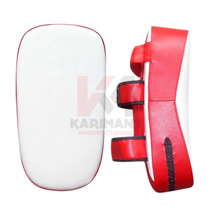 Cible de frappe en cuir PU rouge et noir pour arts martiaux, équipement d'entraînement de boxe thaï, avec doublure en maille, durable, unisexe - Product Image 3