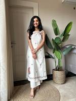 Kurti sans manches pour femme, en coton blanc brodé, imprimé numérique, séchage rapide, longueur genou, coupe classique, style ethnique traditionnel