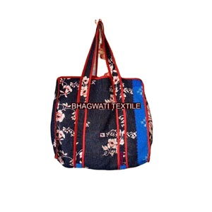 Vintage Reversible Kantha Tote Bag Floral Impreso Reciclado Sari Estilo plegable con patrón geométrico para ir de compras - Product Image 1