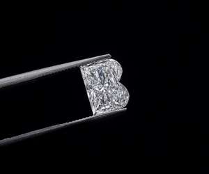 Pendentif bague de fiançailles en diamant de laboratoire certifié IGI, taille unique en forme de B, 1,41 CT, 7,5 x 5,9 MM - Product Image 2