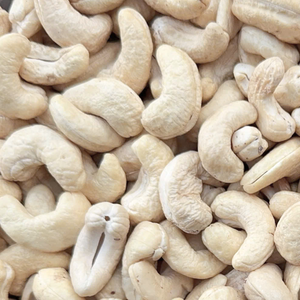 เม็ดมะม่วงหิมพานต์คุณภาพสูงขายส่ง WW180, WW240, WW320, LP, WS เม็ดมะม่วงหิมพานต์ออร์แกนิก ส่งออกไปยังสหรัฐอเมริกา สหภาพยุโรป และตะวันออกกลาง - Product Image 1