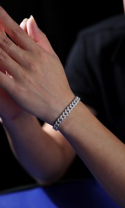 Bracelet hip-hop en moissanite de qualité supérieure, bijou élégant et tendance pour hommes et femmes, idéal pour les fêtes et les occasions spéciales - Product Image 3