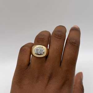 Bague bombée 2 CT en diamant de laboratoire taille coussin, en or massif 14K 18K, large, sertie clos, style bulle, bague statement audacieuse pour homme, solitaire - Product Image 1