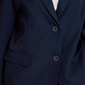 Blazer sur mesure OEM pour femme, bleu marine, coupe ajustée, col en V, un bouton, en viscose peignée et polyester, pour le bureau et les affaires, vente en gros - Product Image 5