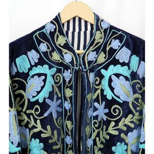เสื้อแจ็คเก็ตกำมะหยี่ปักลายดอกไม้สำหรับผู้หญิง ปิดด้วยกระดุม ผ้าฝ้ายระบายอากาศ เป็นมิตรกับสิ่งแวดล้อม เหมาะสำหรับฤดูใบไม้ร่วง - Product Image 5