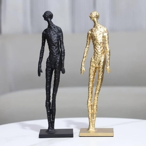 Paire de sculptures humaines texturées de style Giacometti de luxe avec socle carré pour tables consoles et meubles TV contemporains - Product Image 1