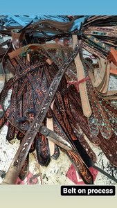 Ceinture en cuir de cowboy occidental sculptée à la main et cousue en cuir de vache avec alliage pour boucle directement du fabricant - Product Image 3