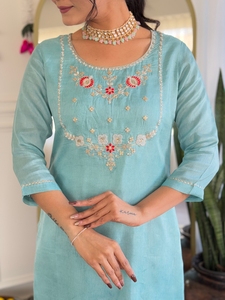 Ensemble Kurti droit brodé en viscose Firoji pour femme, avec pantalon en viscose et dupatta imprimé jacquard, à prix avantageux - Product Image 4