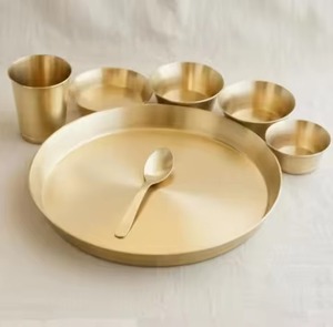 Ensemble de vaisselle en laiton fait main, style traditionnel indien, pour la restauration, la vente en gros, assiettes, bols, cuillères, pour restaurant, hôtel, traiteur, maison - Product Image 1
