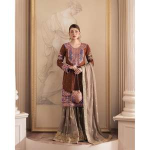 TENDANCE GEORGETTE CODAGE SÉQUENCE BRODERIE TRAVAIL TOP SHARARA AVEC DUPATTA BROWN - Product Image 1