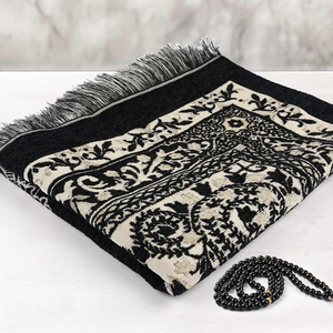 Alfombra de Oración Islámica de Alta Calidad - Diseño Musulmán Tradicional, Antideslizante y de Superficie Suave para Viajes y Uso en el Hogar - Product Image 2