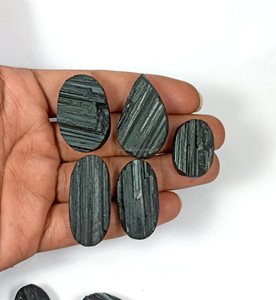 Radha Arts Cabochon de tourmaline noire naturelle Druzy, pierre précieuse en vrac du Rajasthan, 20-35mm, pour la guérison spirituelle et la fabrication de bijoux - Product Image 1