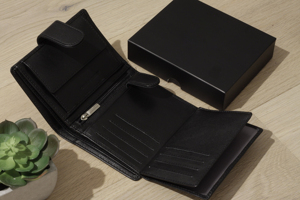 กระเป๋าสตางค์หนังแท้พับสามตอนสำหรับผู้ชาย ป้องกัน RFID หนังวัวนุ่ม ใส่บัตรเครดิต บัตรประชาชน  OEM NTW-0061 - Product Image 5