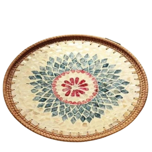 Bandeja de servir redonda de ratán con incrustaciones de nácar hecha a mano, bandeja decorativa de mimbre tejido para mesa de café, regalo único para decoración del hogar. - Product Image 1