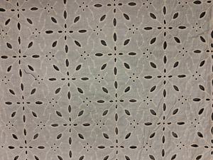 Proveedor Indio de Tela Ligera y Transpirable de Algodón Blanco de Lujo, Tejida e Impresa con Bordado Schiffli, para Confección de Blusas y Vestidos para Niñas - Product Image 3