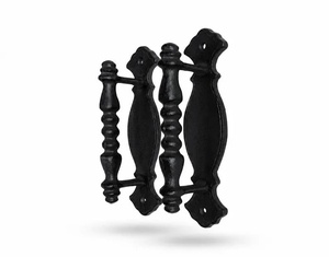 Manija de Hierro Forjado Tradicional Resistente a la Oxidación con Superficie Galvanizada, Accesorio Duradero para Cercas Exteriores - Product Image 1