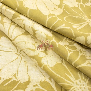 ผ้าพิมพ์ลายดอกไม้ด้วยมือ ย้อมสีธรรมชาติ วัสดุสิ่งทอจากอินเดีย สำหรับทำชุดเดรส คุร์ติ งานควิลท์ และของตกแต่งบ้าน - Product Image 2