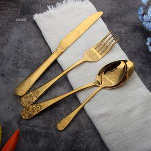 Vaisselle de style original avant-gardiste définissant une identité culinaire audacieuse pour des tables non conventionnelles - Product Image 2