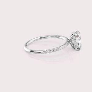 Anillo de compromiso de moissanita fabricado en India para amantes de la joyería fina, ideal para ceremonias de boda y momentos románticos, en venta. - Product Image 1