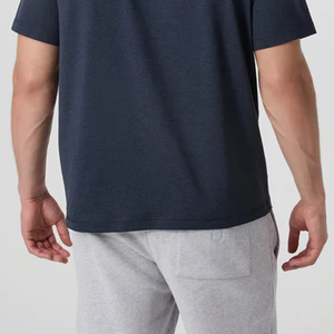Camiseta Esencial Azul Marino para Hombre con Logotipo Personalizado en la Parte Delantera, Estilo Limpio, Minimalista, Lujoso, Casual, de Media Manga, para Uso Diario - Product Image 3