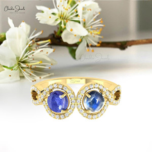 Anillo de compromiso de oro de 14k para mujer con doble halo, 0.9 CTW, con piedra cabujón redonda, piedra lunar arcoíris y diamantes. - Product Image 1